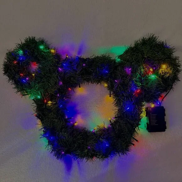 Disney Mickey Mouse 19" Light Up Christmas Wreath w/8 Light Timer Settings - Picture 2 of 7